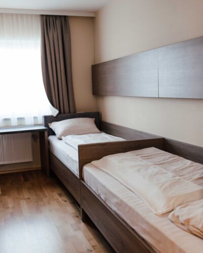 Two separate single beds in a twin room in the Landgasthof Kirchbichl